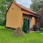 Bright Cosy House With Parking