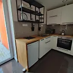 Bright Cosy House With Parking