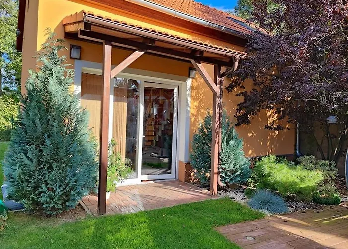 Bright Cosy House With Parking