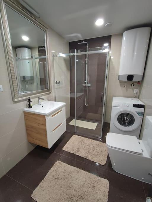 Bright Cosy House With Parking Holiday home *
