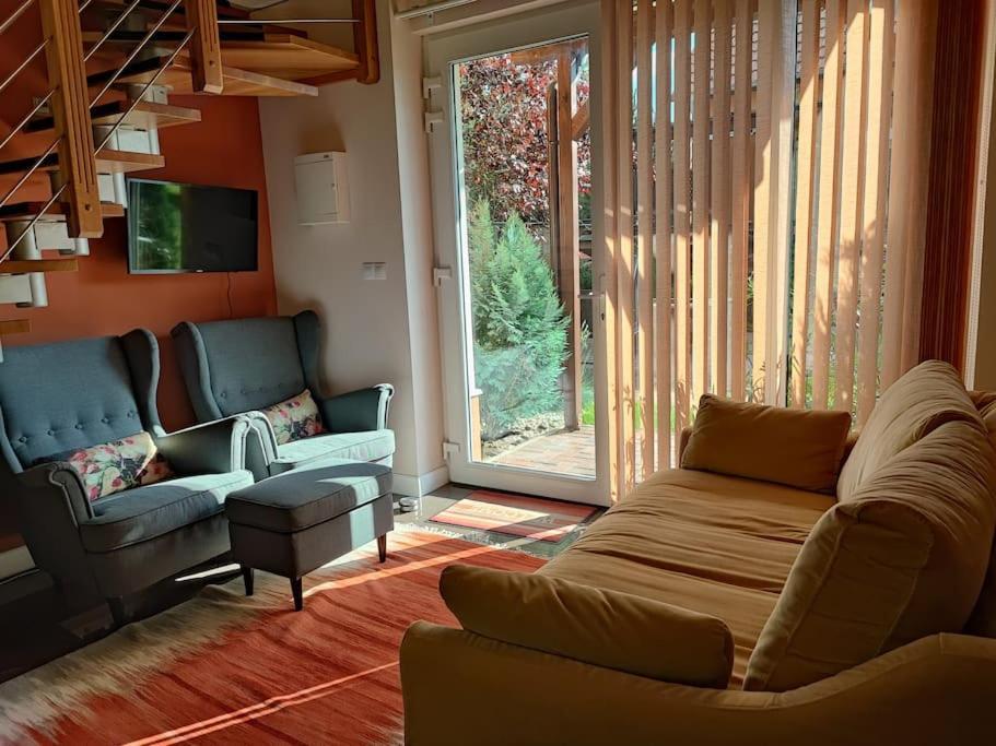 Bright Cosy House With Parking