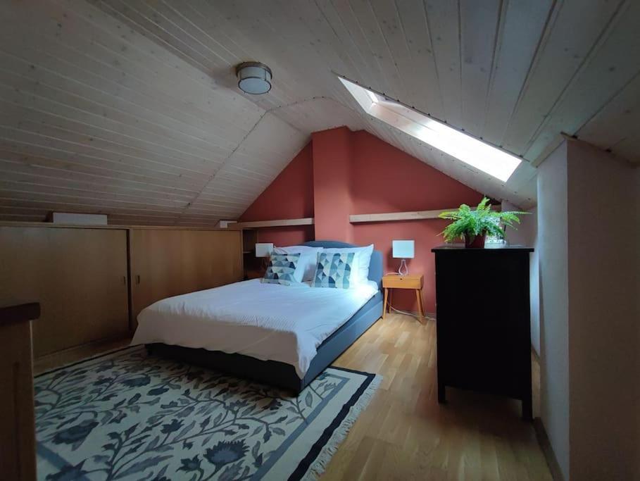 Bright Cosy House With Parking Holiday home